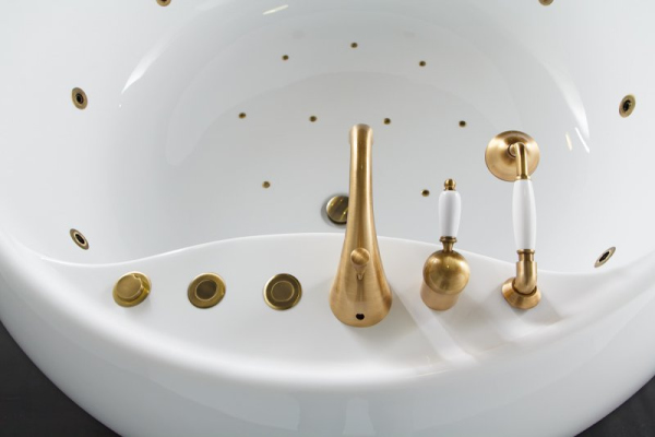 Акриловая ванна BelBagno BB30-1550